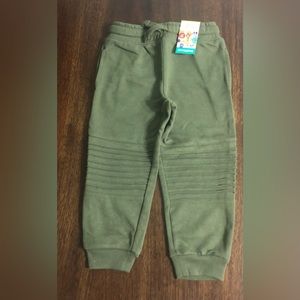 Boy’s Jogger two side pockets pull on green. 2T/NP2
